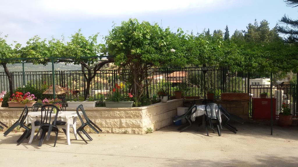 Rosary Sister Guest House Ein Karem Yerusalem Bagian luar foto