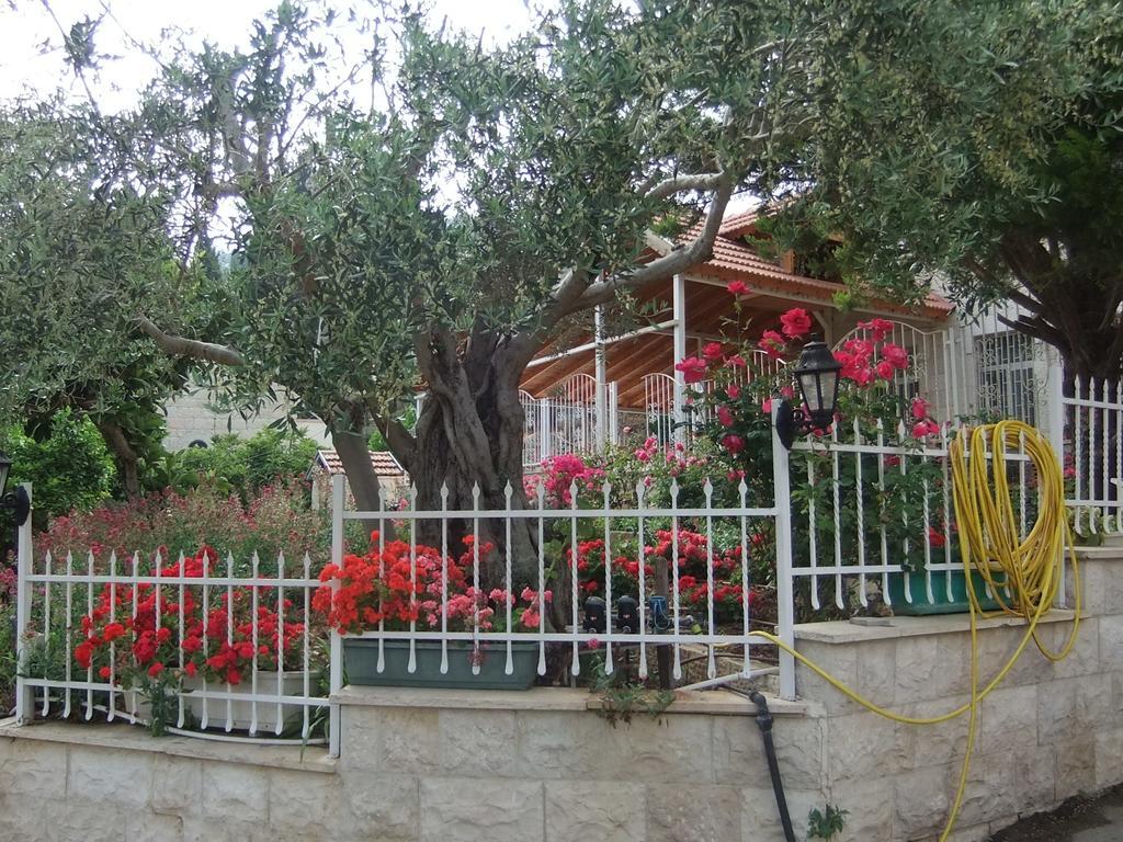 Rosary Sister Guest House Ein Karem Yerusalem Bagian luar foto