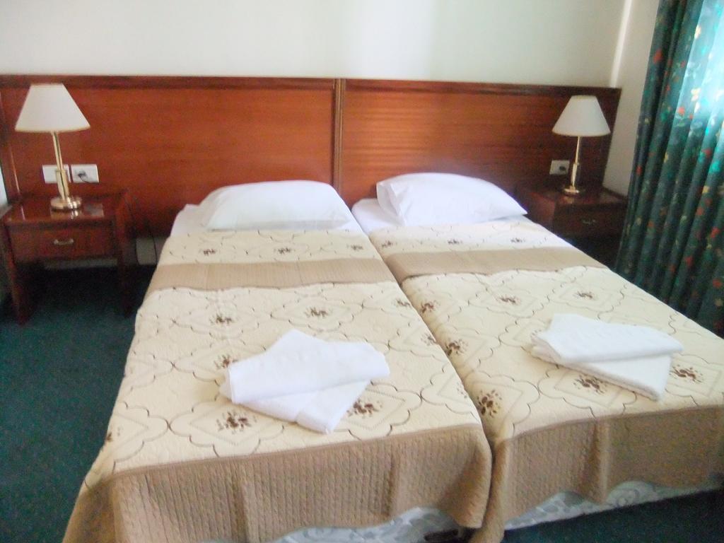 Rosary Sister Guest House Ein Karem Yerusalem Bagian luar foto