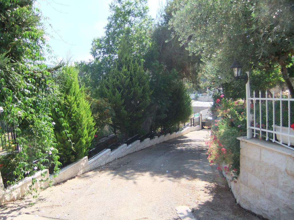 Rosary Sister Guest House Ein Karem Yerusalem Bagian luar foto