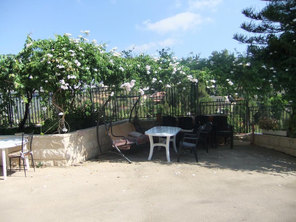 Rosary Sister Guest House Ein Karem Yerusalem Bagian luar foto