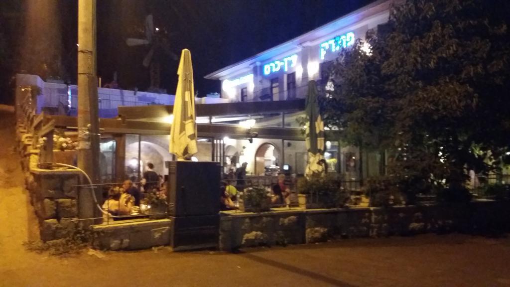 Rosary Sister Guest House Ein Karem Yerusalem Bagian luar foto