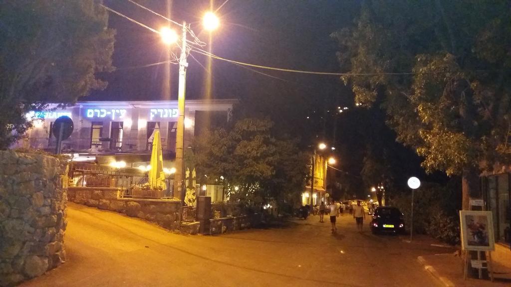Rosary Sister Guest House Ein Karem Yerusalem Bagian luar foto