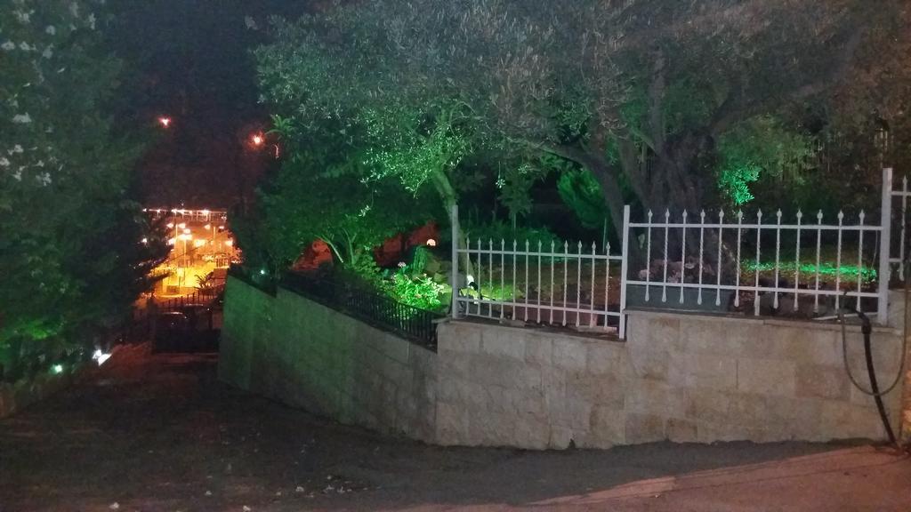 Rosary Sister Guest House Ein Karem Yerusalem Bagian luar foto
